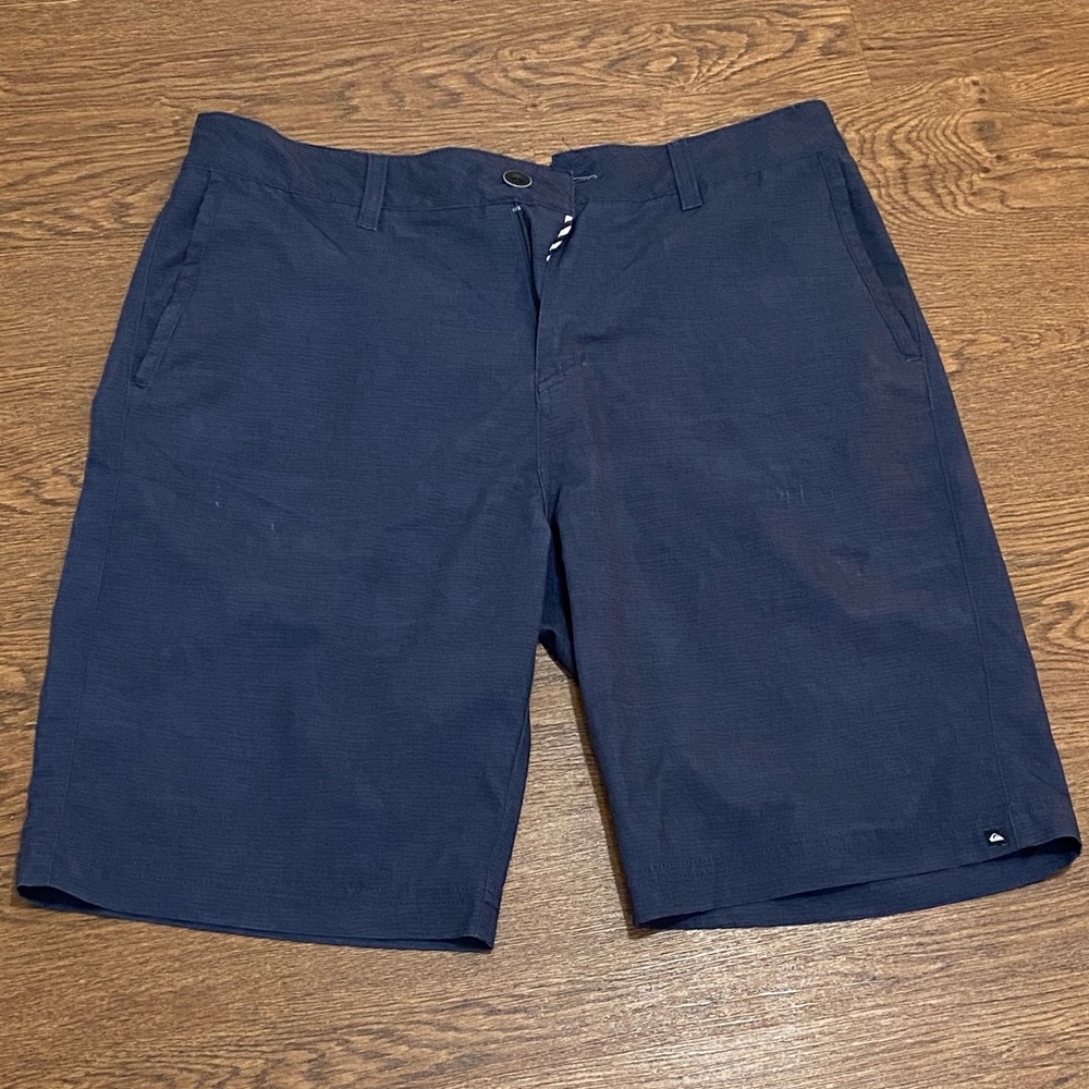 Quicksilver size 32 waist blue board shorts